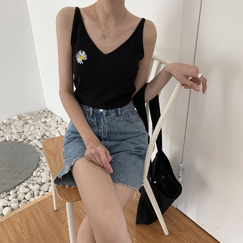 Áo Sát Nách Hoa Cúc Vải Dệt Kim Cổ Chữ V Hot Trend Mềm Mịn Thoáng - MSP T19