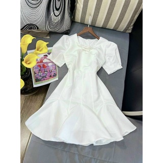 ĐẦM ĐUÔI CÁ NƠ NGỰC