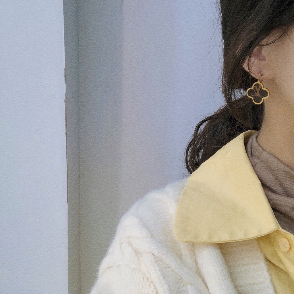 LOUIS VUITTON Khuyên Tai Tròn Bằng Thép Titan In Logo LV Thời Trang