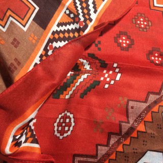Khăn choàng boho đi biển (Khăn choàng thổ cẩm đỏ) - Mã LN002