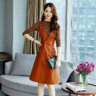 Đầm yếm phối nút sang trọng