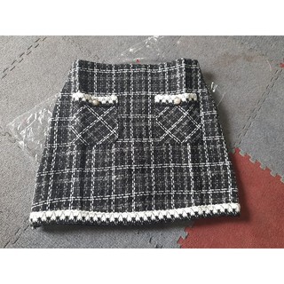 chân váy dạ tweed khuy ngọc