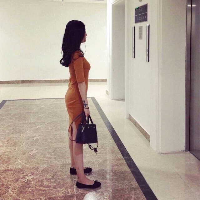 Váy body tay lỡ xẻ bên | BigBuy360 - bigbuy360.vn