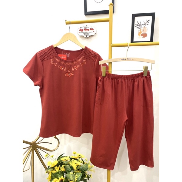 Bộ quần áo trung niên cho mẹ cotton áo cộc quần lửng mặc ở nhà mùa hè mát mẫu thêu hoa dây truyền