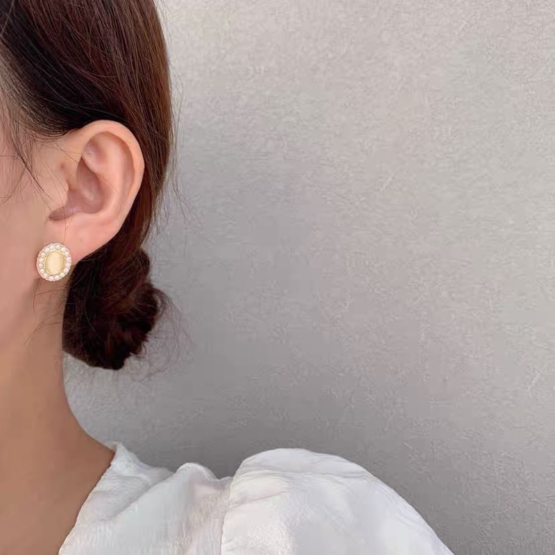 Khuyên tai nhỏ đính hạt đá - Maben