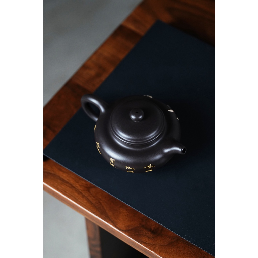 Ấm Tử Sa Nghi Hưng Chuyết Chỉ Mộc Lan 240 ml (Hắc Nê)