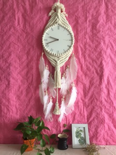Đồng hồ treo tường macrame lông vũ