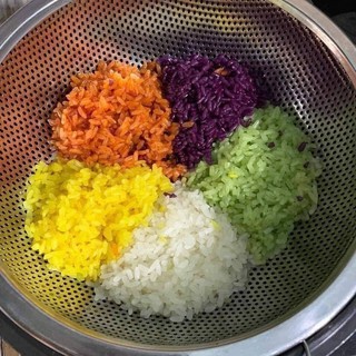 Xôi ngũ sắc (khách tỉnh ib)