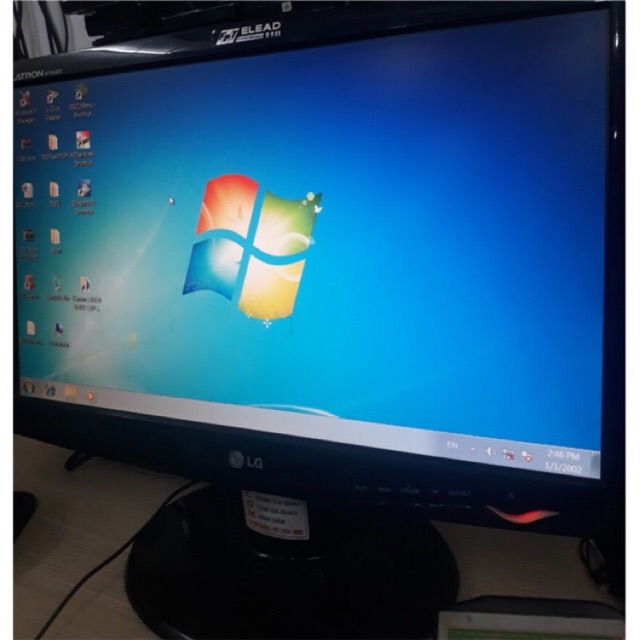 Màn hình 19 in LCD sước nhẹ