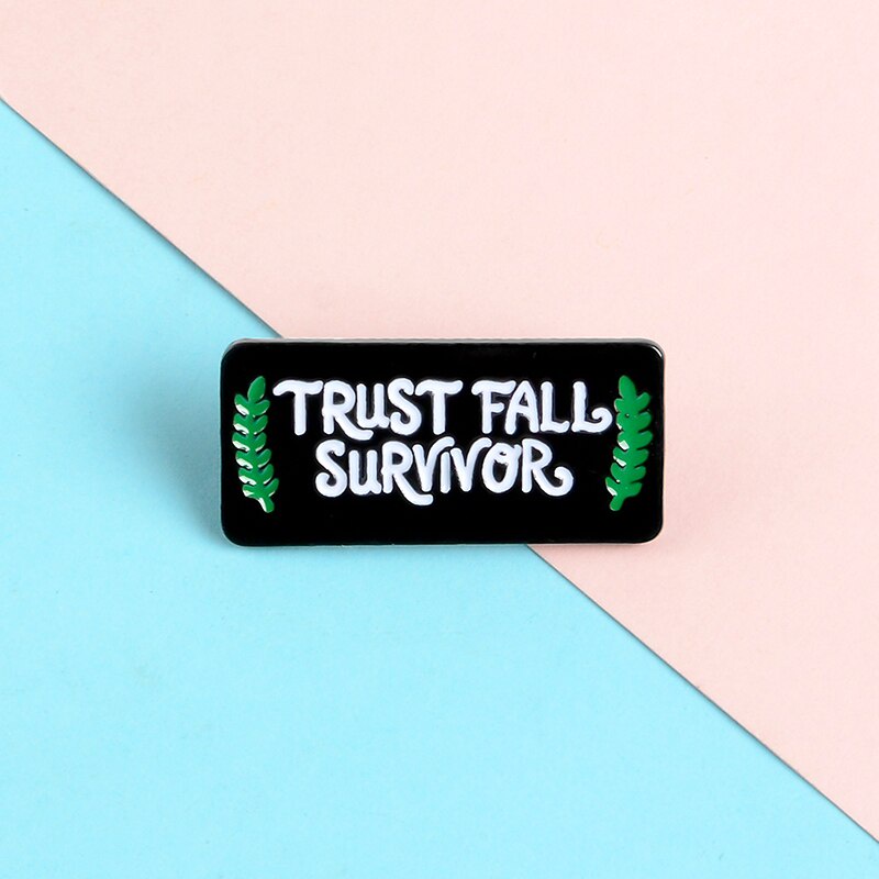 Ghim Cài Áo Tráng Men Hình Chữ Trust FALL SURVIVOR Màu Đen