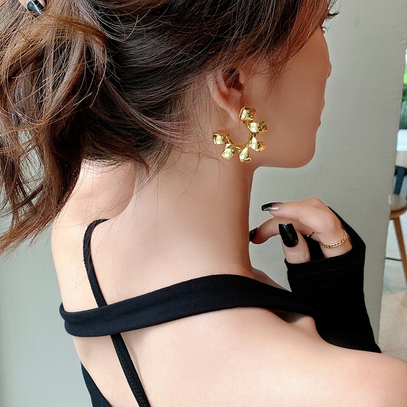 Khuyên Tai Hình Bán Nguyệt Xoắn Ốc Đơn Giản Thời Trang Hàn Quốc