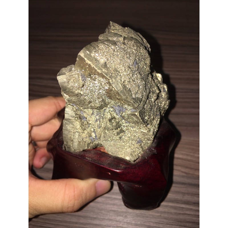 Đá vàng găm nguyên khối