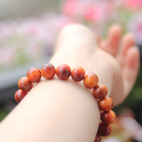 Vòng tay ( trang sức) gỗ thấu quang huyết rồng phong thủy trừ tà,xua tan mệt mỏi, mang lại phú quý bình an may mắn
