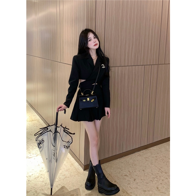 Áo cổ vest chất vải đẹp croptop