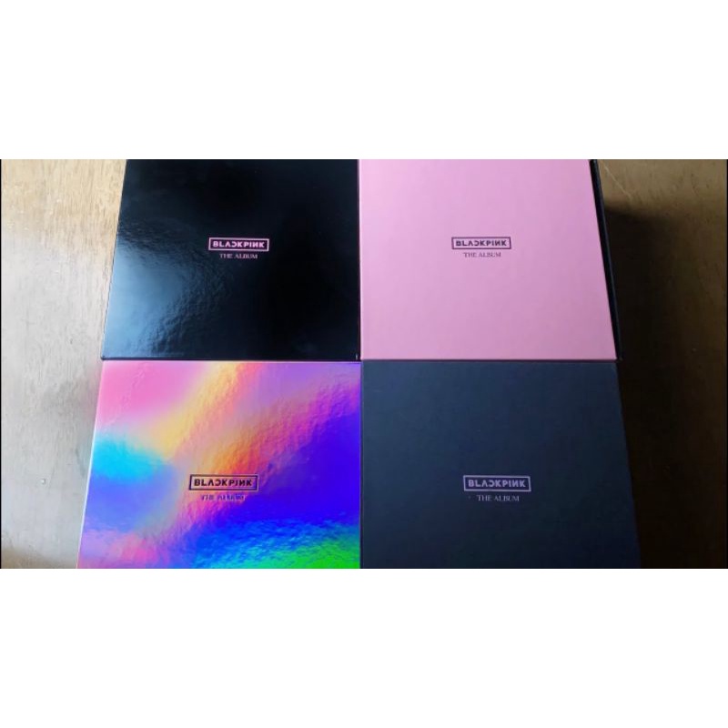 The album rỗng kèm 1 postcard của Blackpink