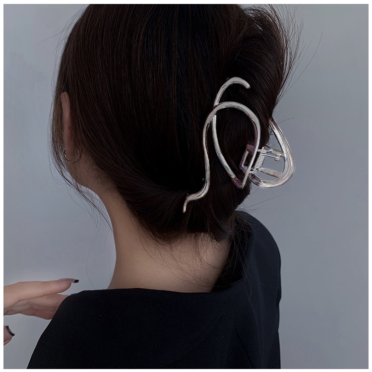 Kẹp Tóc Hình Cá Mập Rỗng Dễ Phối Đồ Thời Trang Cho Nữ