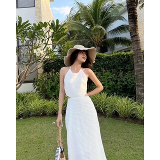 Đầm suông cổ yếm khoét eo