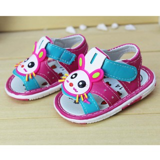 Giày sandal kèn bé thỏ tập đi cho bé gái