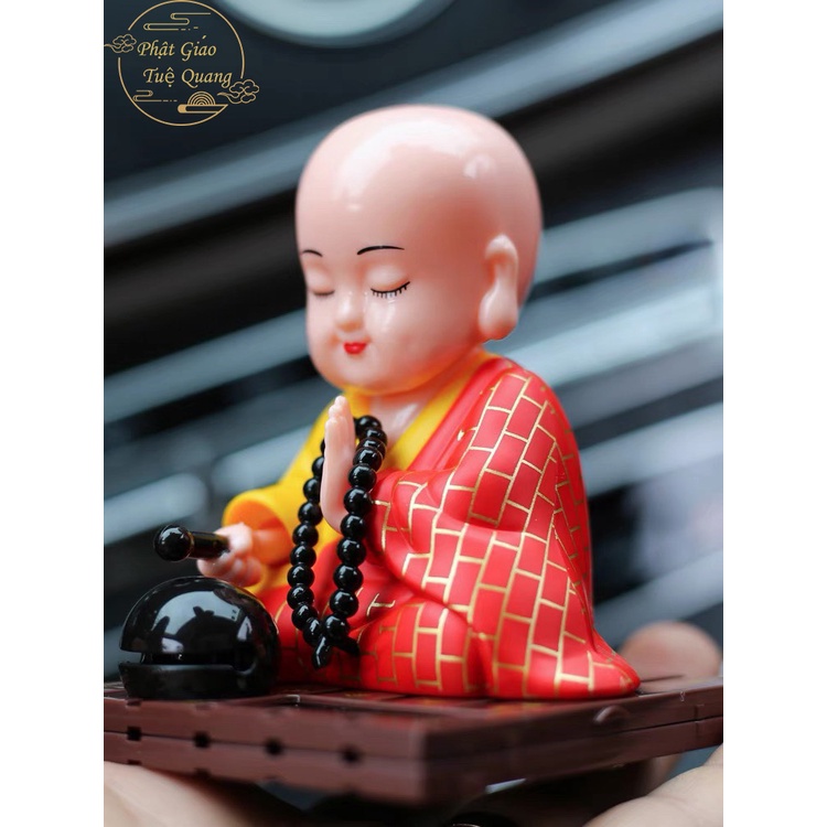 Tượng Chú tiểu gõ mõ năng lượng mặt trời có nhạc sạc pin - phật giáo tuệ quang