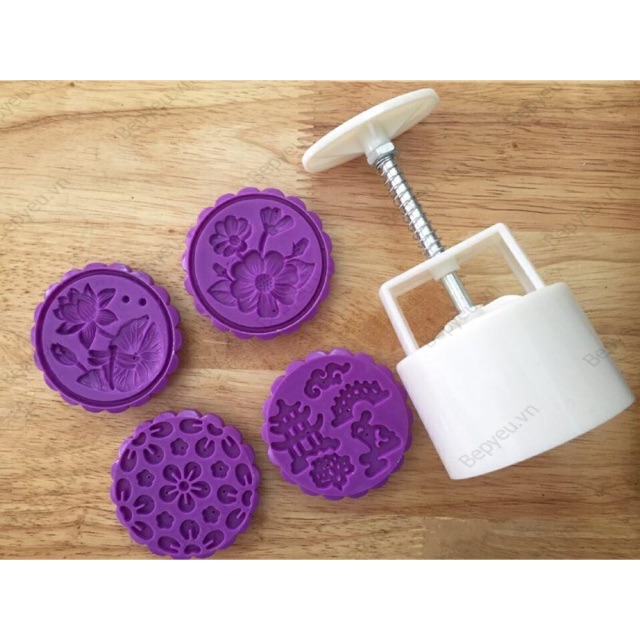 Khuôn trung thu hoa 4 mặt tím 125g