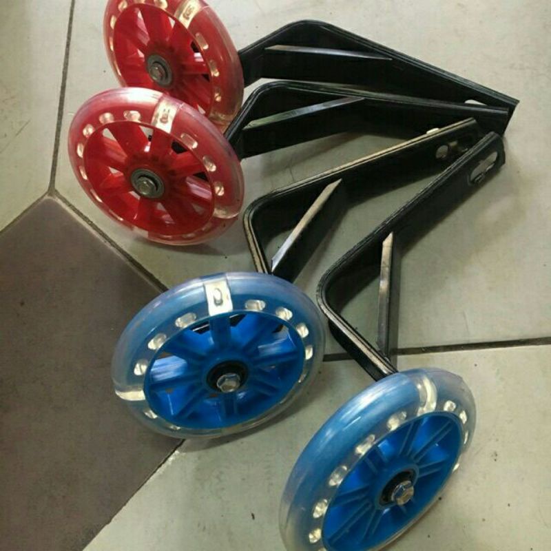 Bánh phụ xe đạp trẻ em