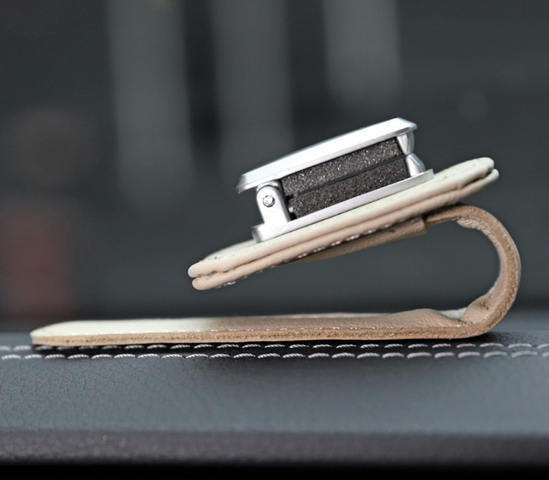 Kẹp Giữ Mắt Kính/Mắt Kính Bằng Hợp Kim Nhôm Phối Da Đa Năng Tiện Dụng Cho Xe Hơi