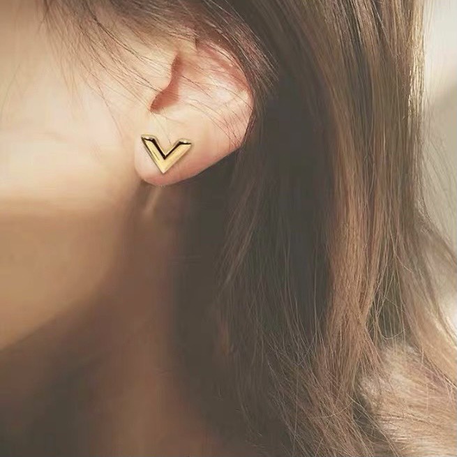 Khuyên tai hiệu đính ngọc sang chảnh