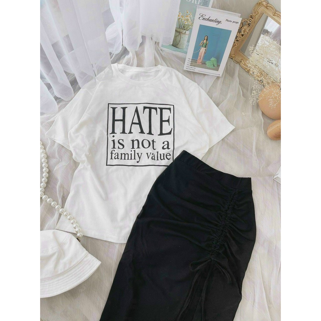 Set áo thun tay ngắn trắng in chữ HATE phối chân váy dài xẻ tà cực sang chảnh