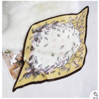 Khăn lụa vuông dập li dễ thương