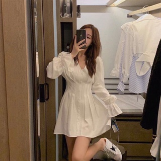 Váy trắng ống tay bèo
