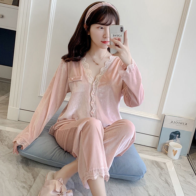 Bộ đồ ngủ 2 mảnh bằng nhung phối ren kiểu thu đông ngọt ngào cho nữ