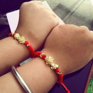 Vòng tay chỉ đỏ tỳ hưu may mắn