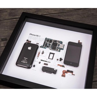 Khung tranh tiêu bản gắn linh kiện iPhone 3Gs - khổ 30 vuông/A3