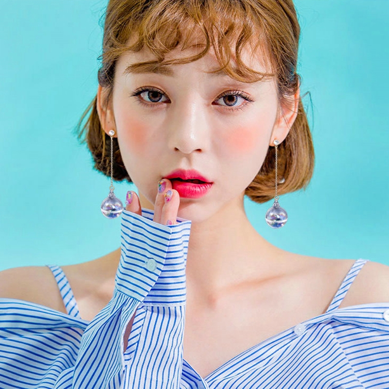 Khuyên tai quả cầu thủy tinh trong suốt cho nữ