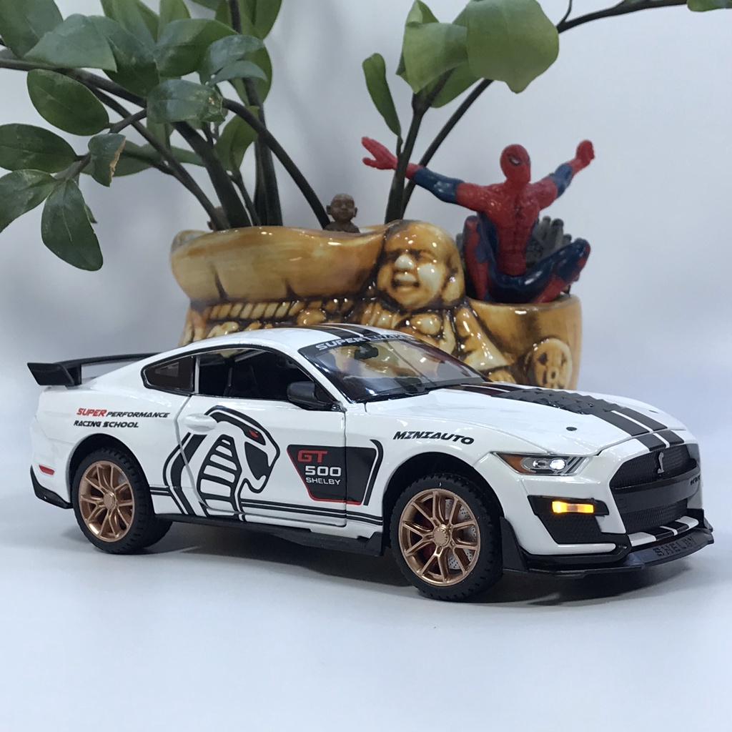 Mô hình xe ô tô Ford Mustang Shelby GT500 tỷ lệ 1:20 bằng hợp kim