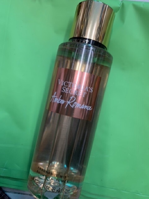 Xịt thơm toàn thân Victoria’s Secret Mist Amber romance Shop về mẫu mới 250ml