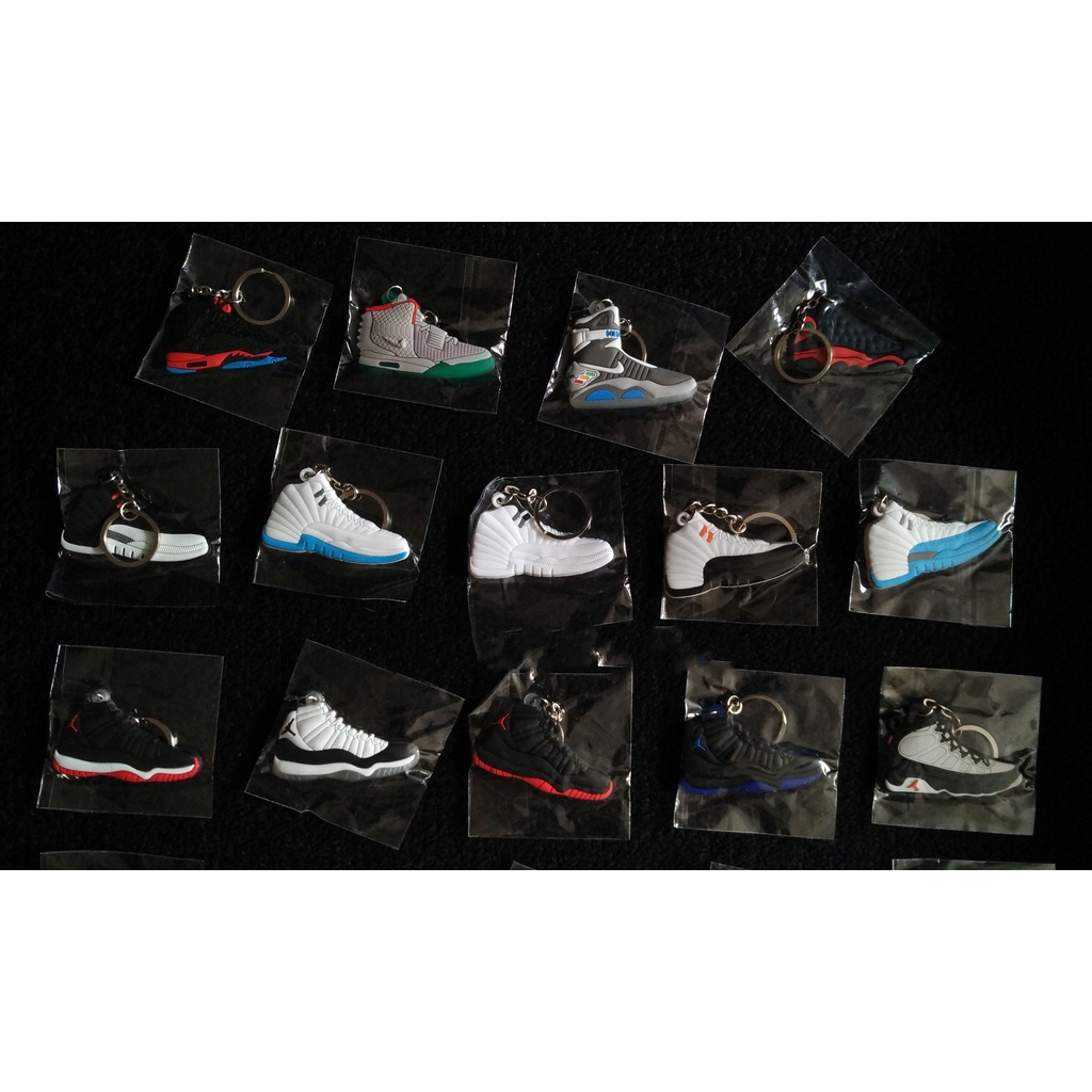 Móc khóa sneaker các loại Yeezy, NMD, Jordan, Newbalance