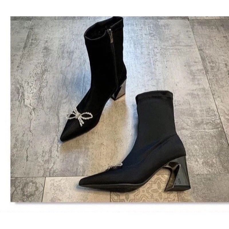 Bốt nữ gót tráng gương có nơ đá