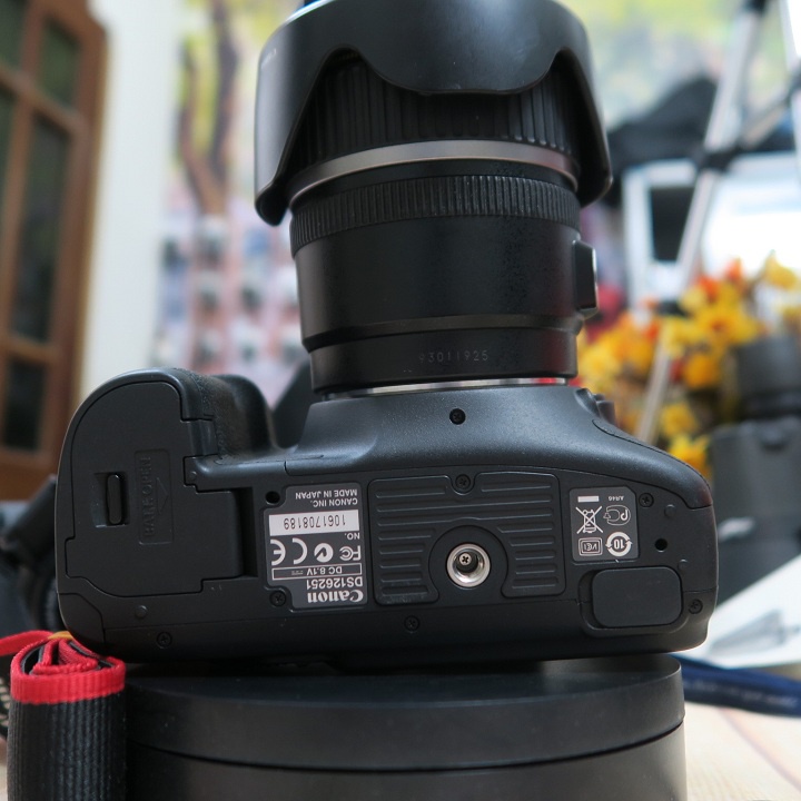 Máy ảnh Canon 7D kèm ống kính Canon 17-85 is USM