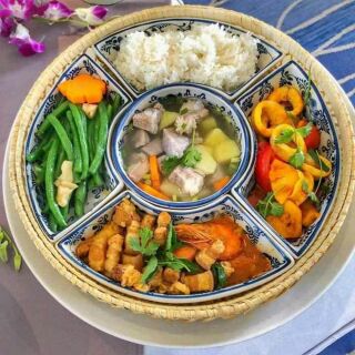 Khay đĩa sứ kết hợp mây tre đan