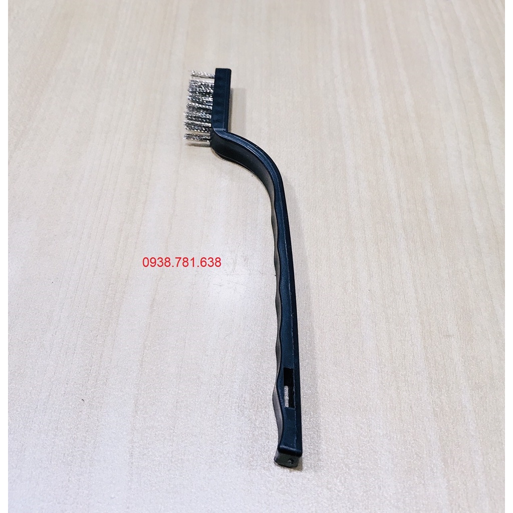 Bàn Chải Cán Nhựa Cong Nhỏ Inox