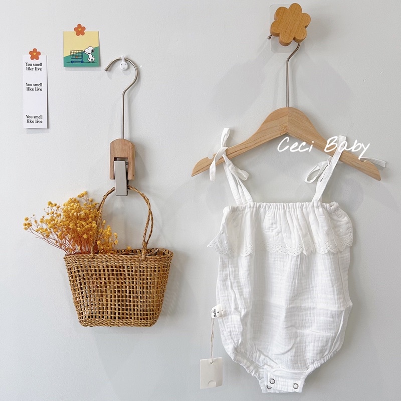 Bộ áo liền quần 2 dây sơ sinh bé gái màu trắng đáng yêu ảnh thật