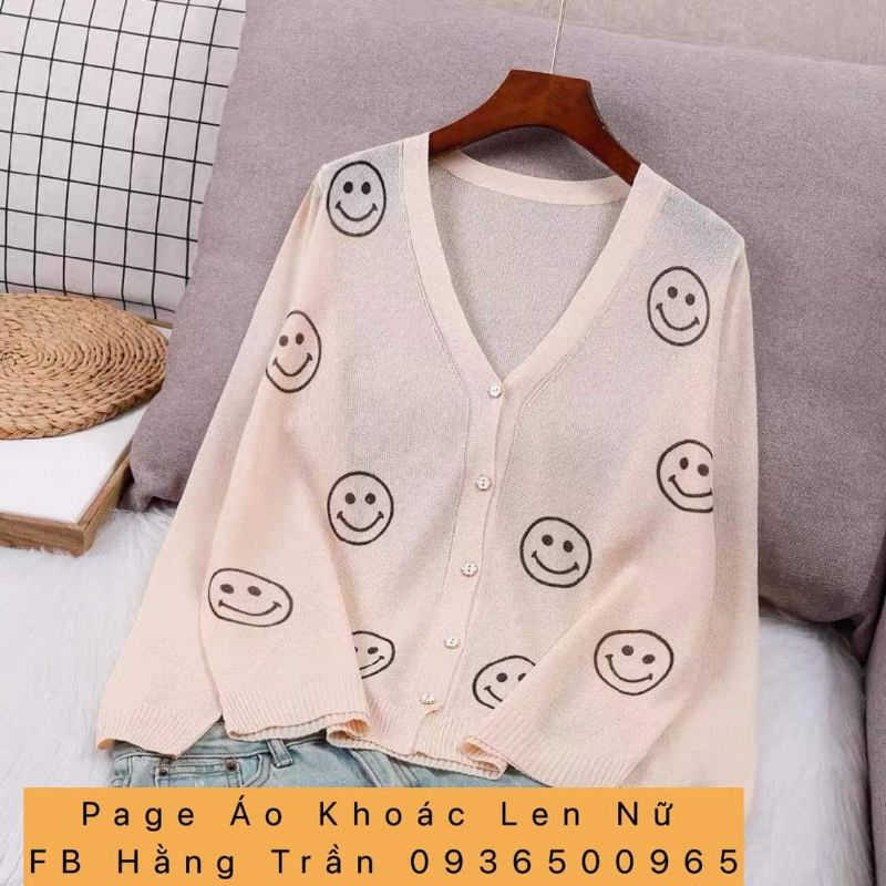 Áo khoác cardigan mỏng cổ tim họa tiết mặt cười.