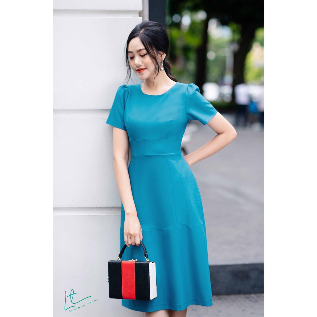 VÁY XÒE VAI BỒNG CUTOUT TỐI GIẢN | BigBuy360 - bigbuy360.vn