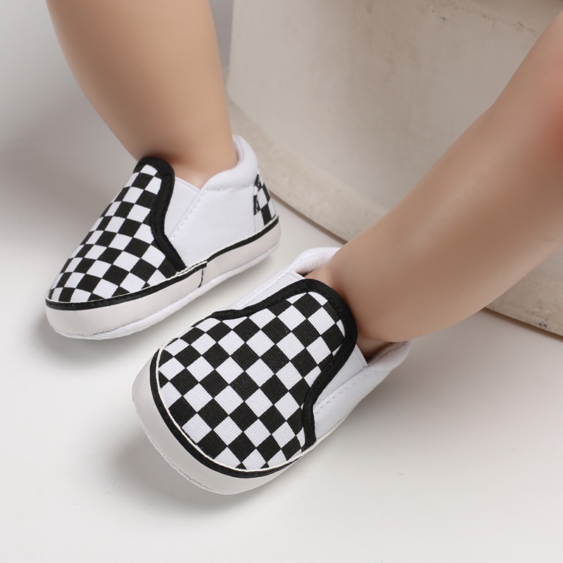 Giày Sneaker Chống Trượt Họa Tiết Caro Cho Bé Trai Walkers