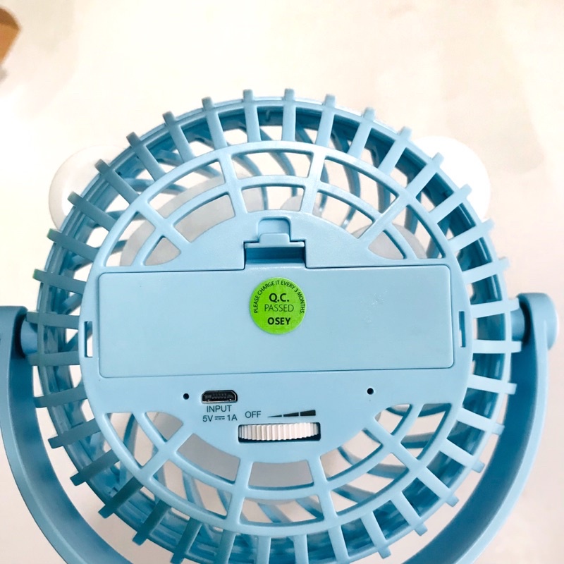 Quạt sạc mini 7608