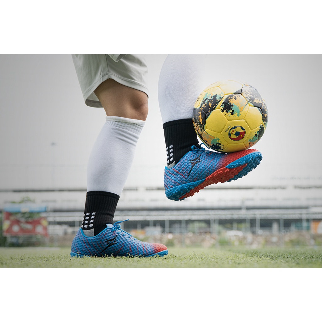 Giày bóng đá iWin imPRO 303 TF