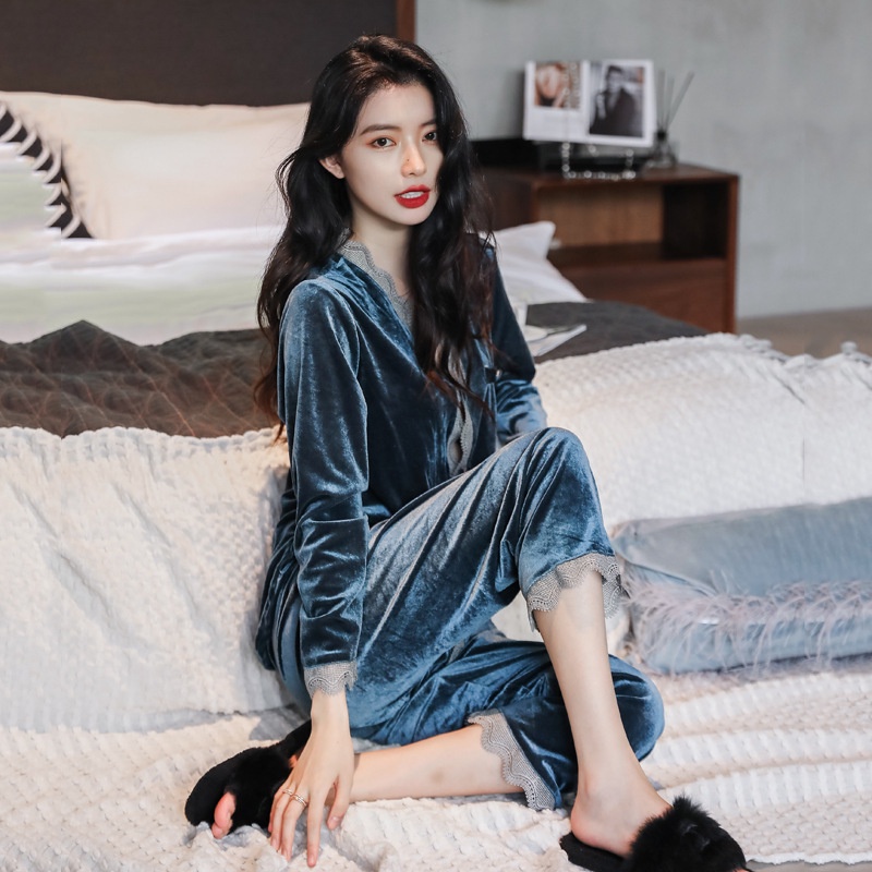 Bộ Đồ Ngủ Tay Dài Vải Nhung Giữ Ấm Phối Ren Thời Trang Thu Đông Cho Nữ