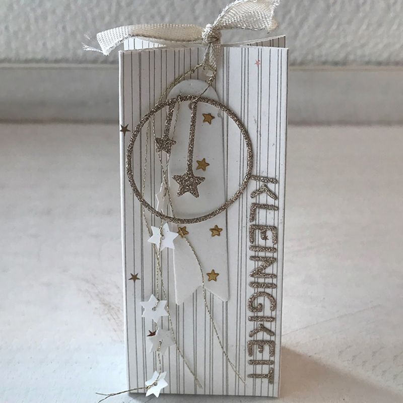 Khuôn Cắt Giấy Kim Loại Hình Cây Và Ngôi Sao Xinh Xắn