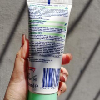 KEM TẨY DA CHẾT ISANA